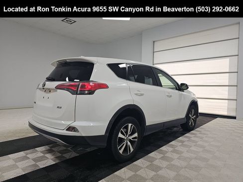 Used 2018 Toyota RAV4 XLE w/ All Weather Liner Package FWD image 5