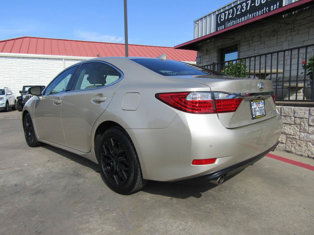 Used 2015 Lexus ES 350 w/ Premium Package FWD image 3