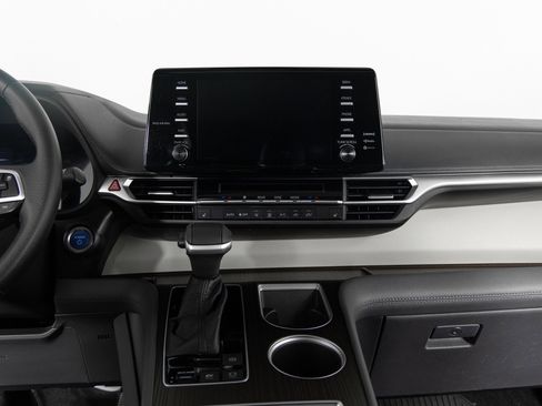 Used 2023 Toyota Sienna XLE image 35