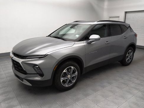 Used 2024 Chevrolet Blazer LT w/ Convenience Package FWD image 2