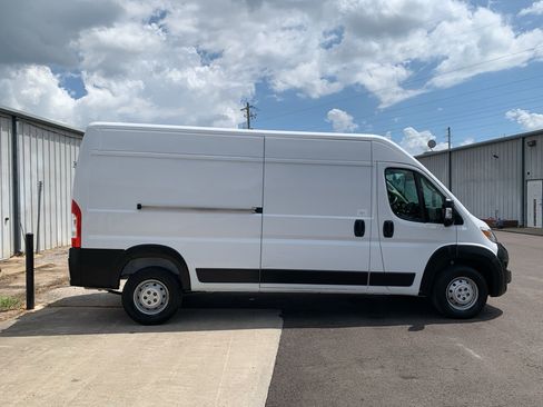 Used 2023 RAM ProMaster 2500 FWD image 2