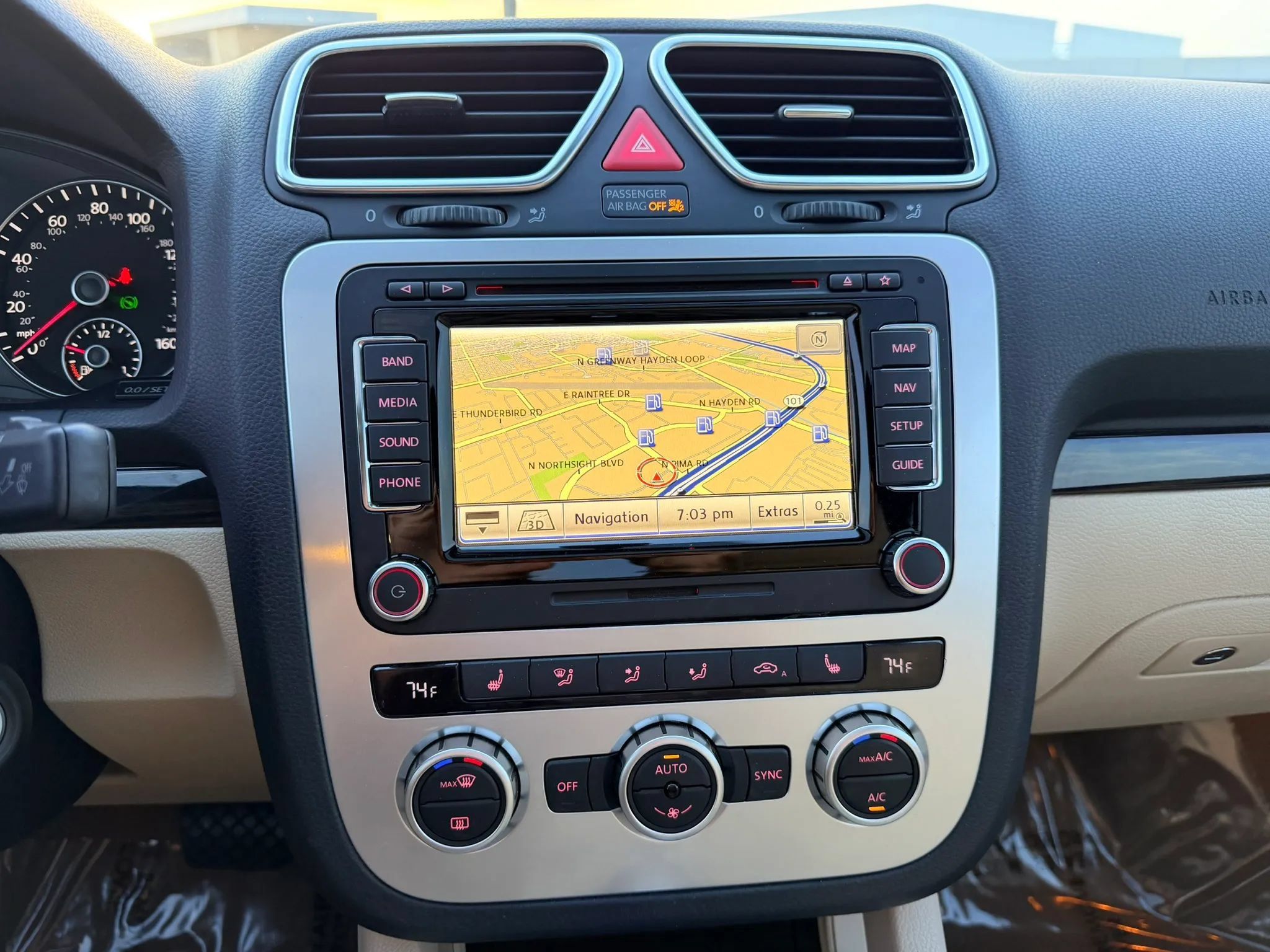 Used 2014 Volkswagen Eos Executive FWD image 17