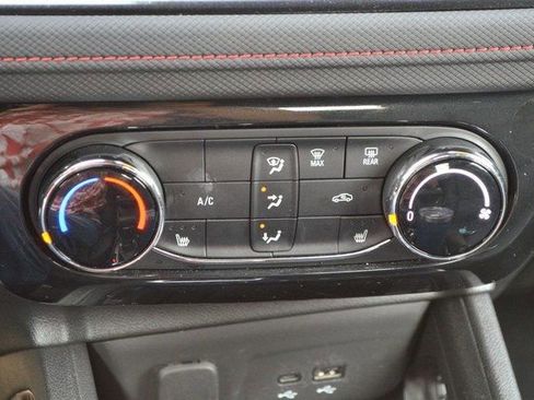 Used 2024 Chevrolet TrailBlazer RS image 31