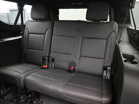 Used 2023 Chevrolet Suburban High Country w/ Advanced Technology Package AWD/4WD image 24