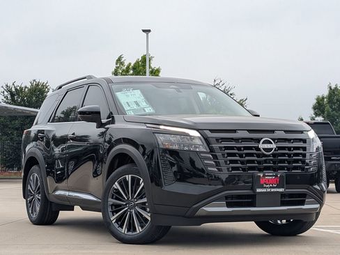 New 2026 Nissan Pathfinder Platinum FWD image 2
