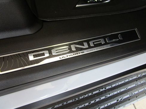 New 2026 GMC Yukon XL Denali Ultimate w/ LPO, Floor Liner Package AWD/4WD image 28