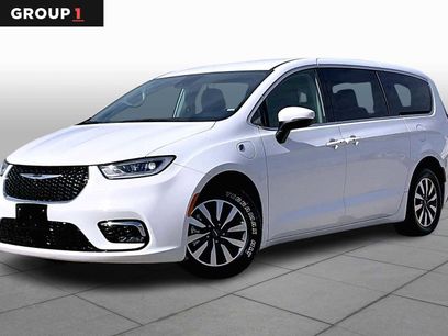 Used 2023 Chrysler Pacifica Touring-L