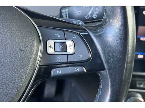 Used 2018 Volkswagen Golf SE image 28