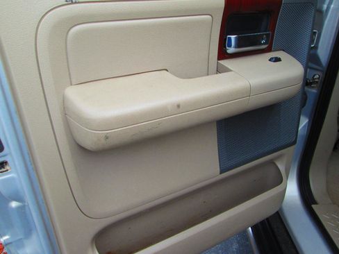 Used 2006 Ford F150 Lariat AWD/4WD image 6