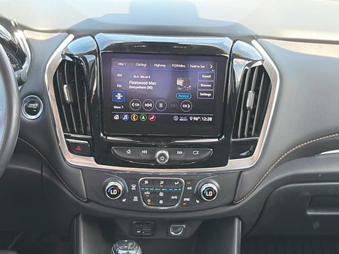 Used 2020 Chevrolet Traverse LT w/ LT Premium Package AWD/4WD image 17