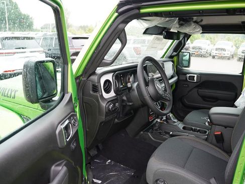 New 2025 Jeep Gladiator Willys image 10