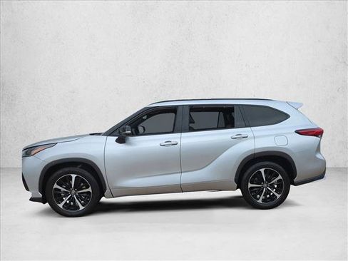 Used 2022 Toyota Highlander XSE image 9