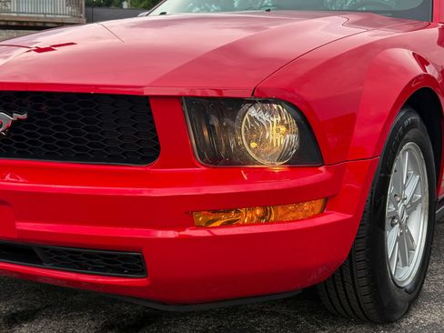 Used 2009 Ford Mustang Convertible RWD image 7