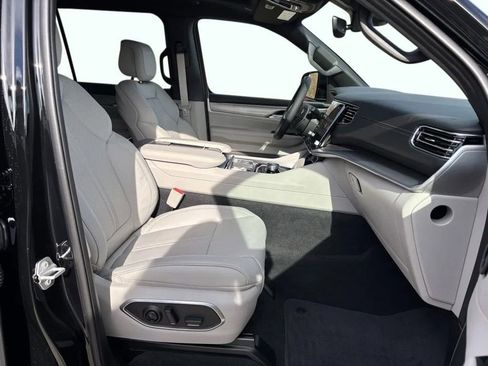 New 2026 Jeep Grand Wagoneer L 4WD w/ Premium Group I image 33