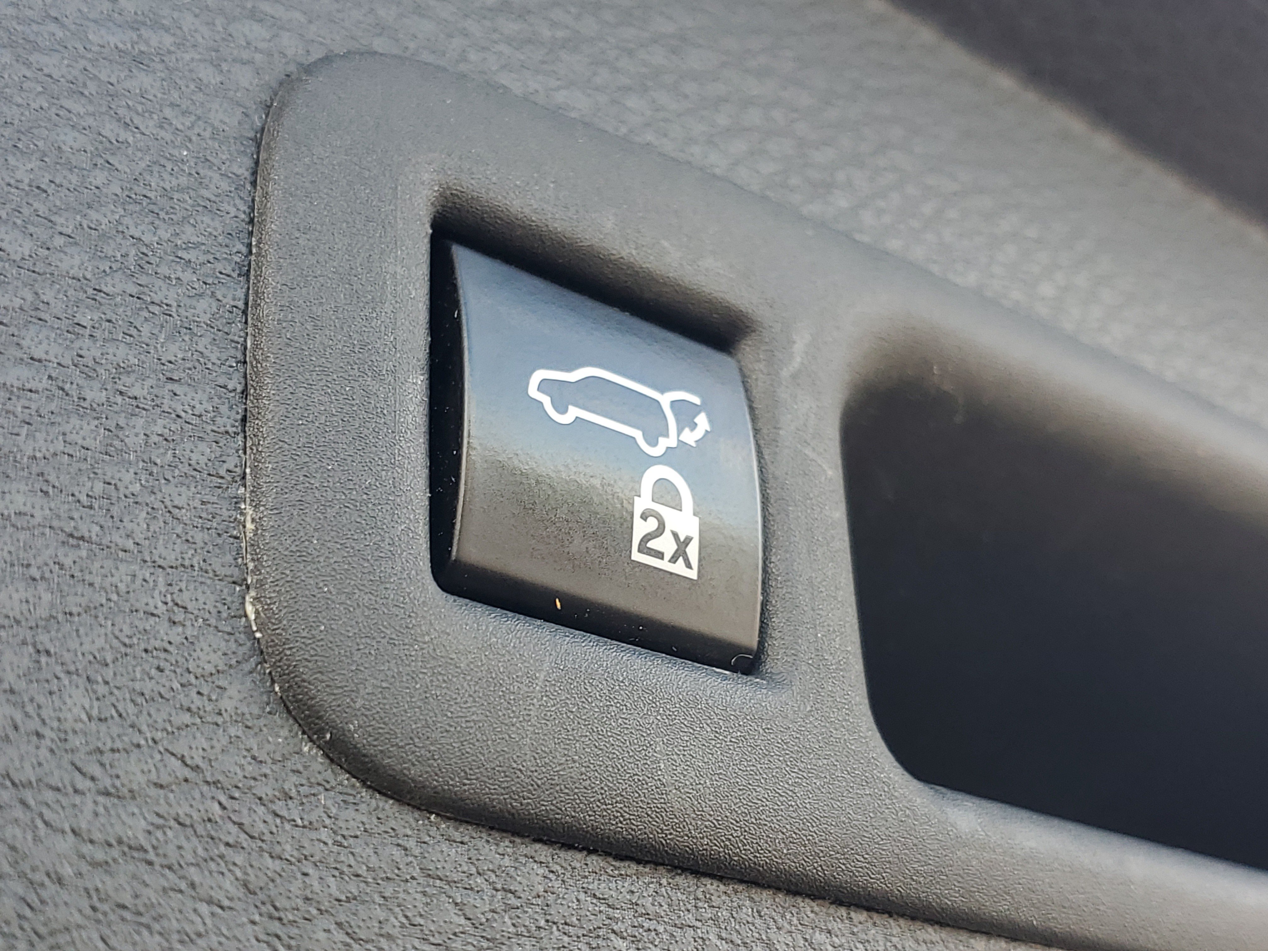 Used 2023 Toyota Sienna XSE AWD/4WD image 11