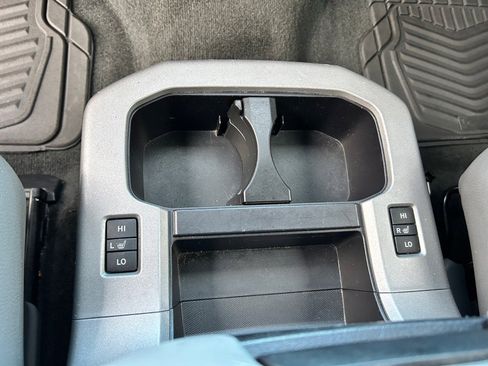 Used 2015 Toyota Sequoia Platinum image 37