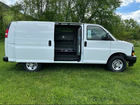 New 2025 Chevrolet Express 3500 w/ Driver Convenience Package image 7
