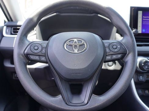 Used 2025 Toyota RAV4 XLE FWD image 21