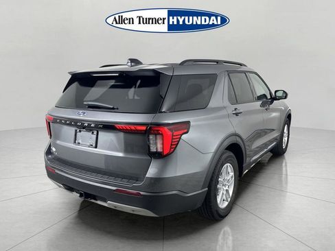 Used 2025 Ford Explorer Active w/ Active Comfort Package RWD image 8