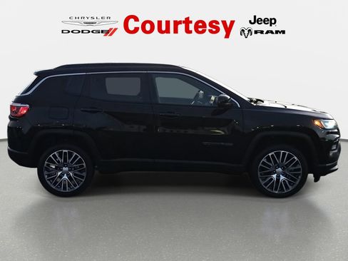 Certified 2023 Jeep Compass Limited w/ Elite Group AWD/4WD image 4