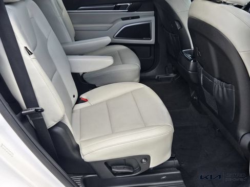 Certified 2023 Kia Telluride S w/ S Sunroof Package AWD/4WD image 16
