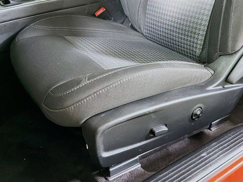 Used 2017 Dodge Challenger R/T image 19