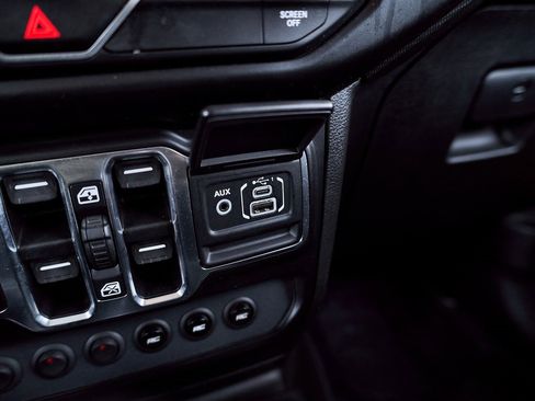 Used 2021 Jeep Gladiator Sport image 48