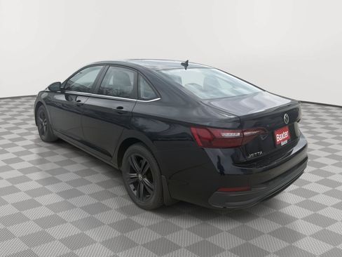 Certified 2022 Volkswagen Jetta SE w/ Panoramic Sunroof Package FWD image 8