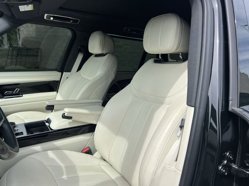 Used 2024 Land Rover Range Rover Long Wheelbase SE image 17
