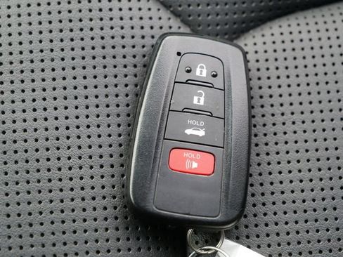 Used 2022 Toyota Avalon Touring FWD image 35
