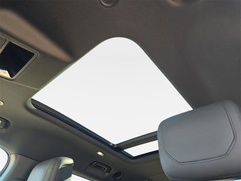 Certified 2024 Land Rover Defender 130 V8 image 31