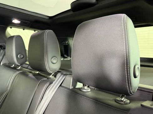 Used 2025 Land Rover Discovery S image 22