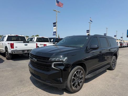 Used 2023 Chevrolet Suburban RST w/ Sport Performance Package AWD/4WD image 2