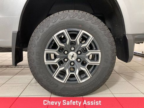 Used 2024 Chevrolet Colorado Z71 w/ Z71 Convenience Package 2 image 28