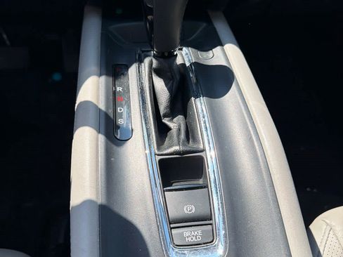 Used 2017 Honda HR-V EX-L image 18