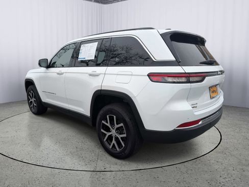 Used 2024 Jeep Grand Cherokee Limited image 4