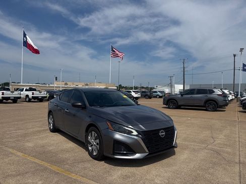Certified 2024 Nissan Altima 2.5 S FWD image 1