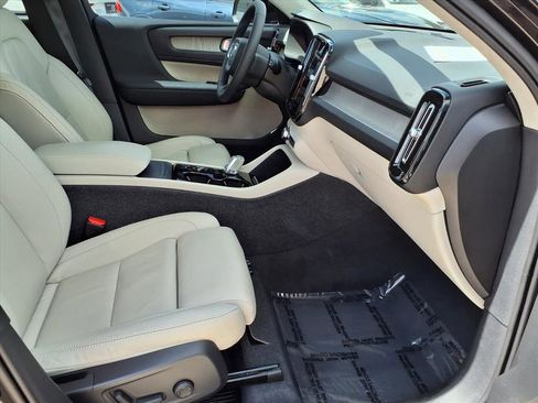 Certified 2024 Volvo XC40 B5 Plus image 11