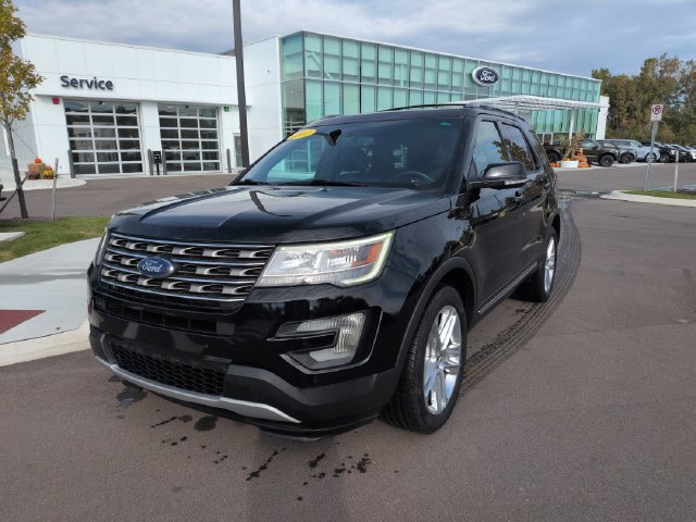 Used 2017 Ford Explorer XLT w/ Equipment Group 202A AWD/4WD image 1