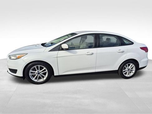 Used 2018 Ford Focus SE image 3