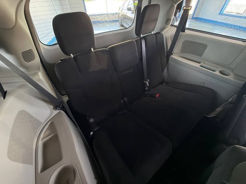Used 2016 Dodge Grand Caravan SE w/ Quick Order Package 29E SE FWD image 19