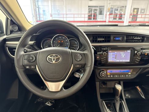 Used 2015 Toyota Corolla LE image 16