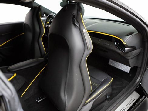 Certified 2022 Ferrari Roma RWD image 58