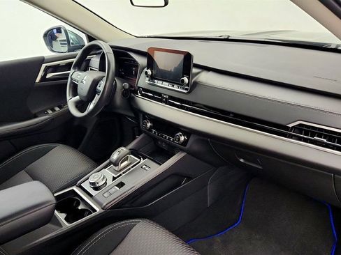 Used 2025 Mitsubishi Outlander ES AWD/4WD image 24