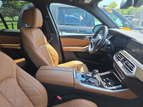 Used 2023 BMW X5 M50i w/ Parking Assistance Package AWD/4WD image 10