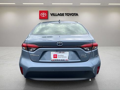 Certified 2025 Toyota Corolla XLE FWD image 4