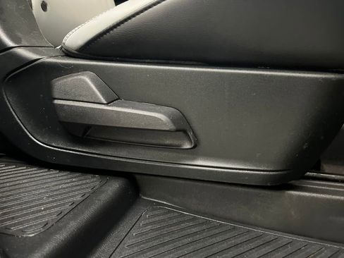 Used 2021 Ford Explorer XLT w/ Equipment Group 202A image 19