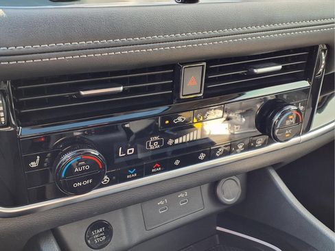 Used 2024 Nissan Rogue SL w/ SL Premium Package FWD image 19