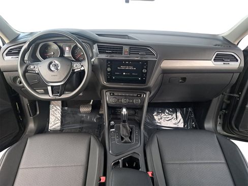 Used 2020 Volkswagen Tiguan SE image 9