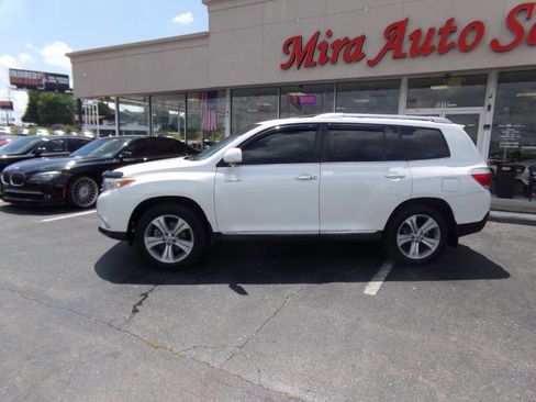 Used 2011 Toyota Highlander Limited w/ Tow Pkg image 2